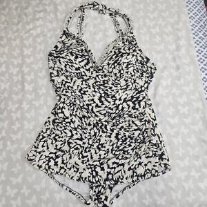 Suddenly Slim Women's One-Piece Swimsuit Large 12/14 Black White Abstract Print
